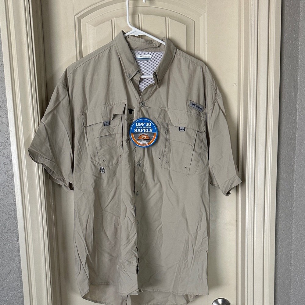 Columbia Khaki Short Sleeve Outdoor Shirt